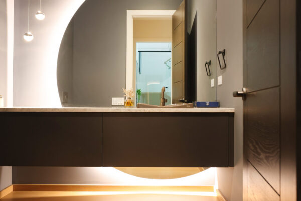 Custom bathroom from FORMLINEA Design Build