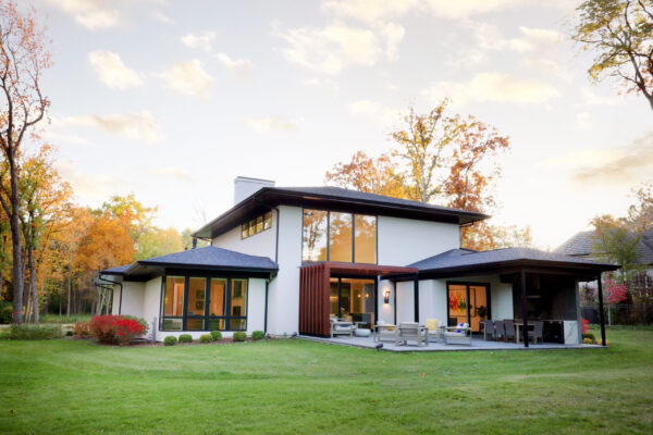 backyard of custom Chicago, IL home FORMLINEA Design Build